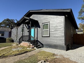 728 W 39th St in Savannah, GA - Building Photo