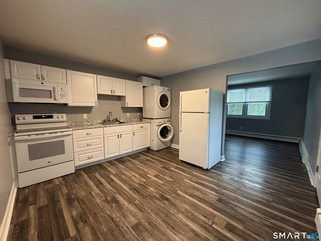 142 Meridian St in Groton, CT - Foto de edificio - Building Photo