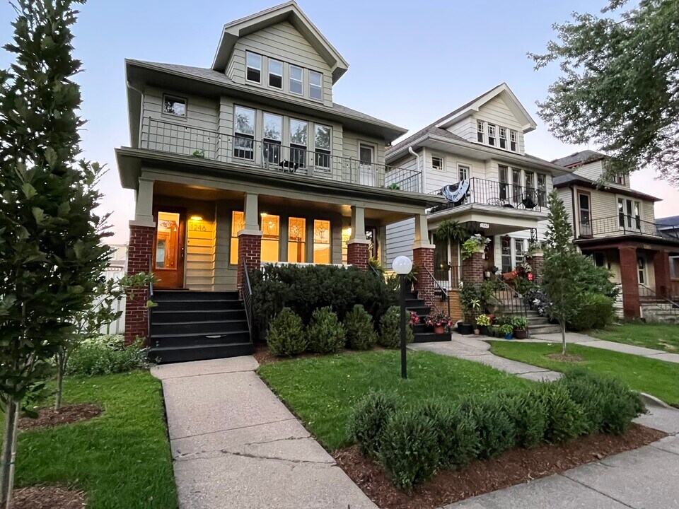 1244 Maryland St, Unit 1244 Upper in Grosse Pointe Park, MI - Foto de edificio