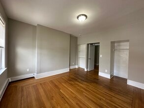 73 Division St, Unit 1 in Chelsea, MA - Foto de edificio - Building Photo