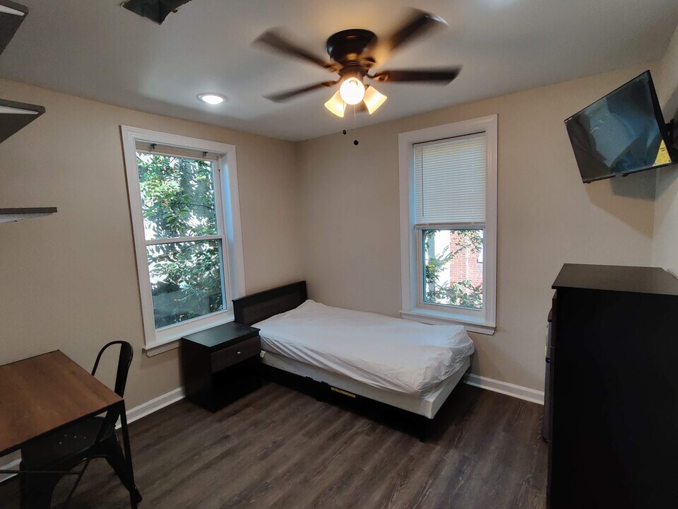 5535 Crowson St, Unit B2 in Philadelphia, PA - Building Photo