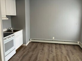 31 Harvard St, Unit 4 in Brockton, MA - Building Photo