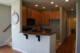 151 Kyle Dr, Unit 151 in Tinton Falls, NJ - Foto de edificio - Building Photo