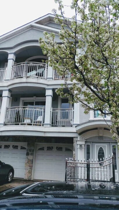 105 Nelson Ave in Jersey City, NJ - Building Photo
