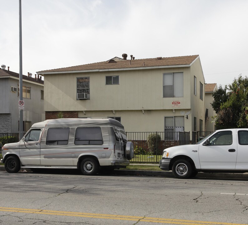 Whitsett Estates in North Hollywood, CA - Building Photo