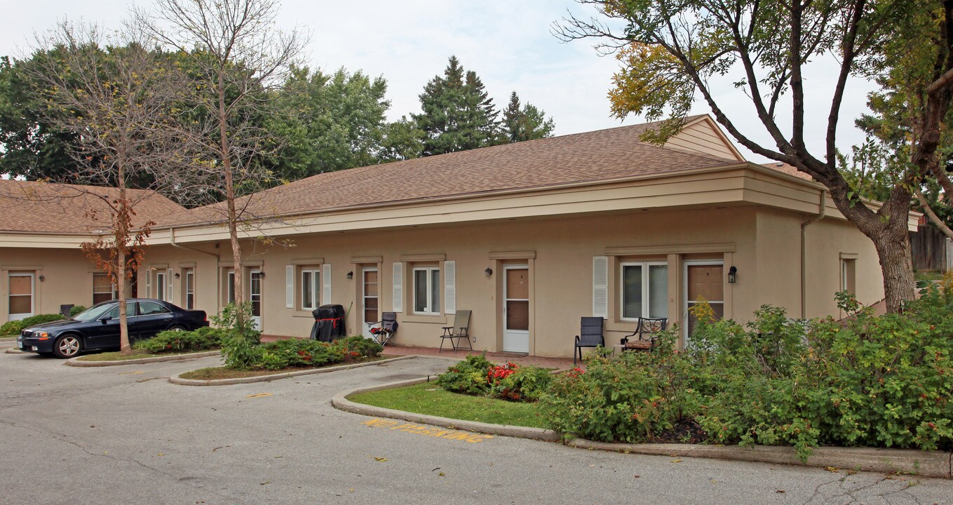 565 Kennedy Rd in Toronto, ON - Building Photo