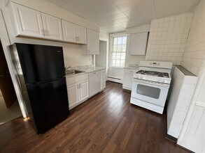32 Mount Pleasant St, Unit 2 in Rockport, MA - Foto de edificio - Building Photo