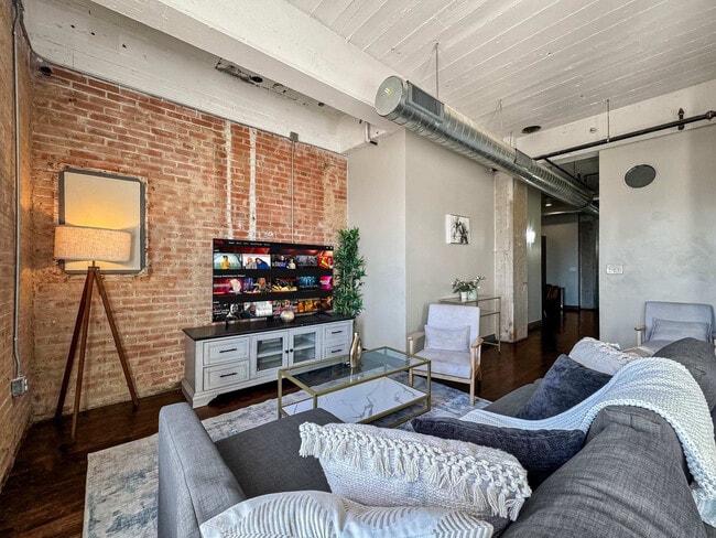 555 Evergreen St in Dallas, TX - Building Photo - Building Photo