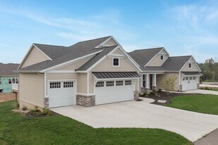5561 Canal Ave SW in Wyoming, MI - Building Photo