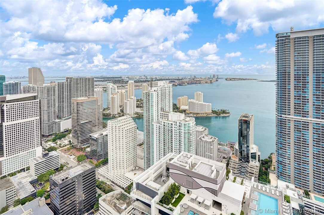 1000 Brickell Ave, Unit 2210 in Miami, FL - Building Photo