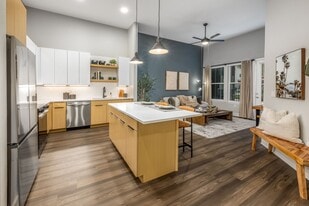 Parkway Crossings in Kissimmee, FL - Building Photo