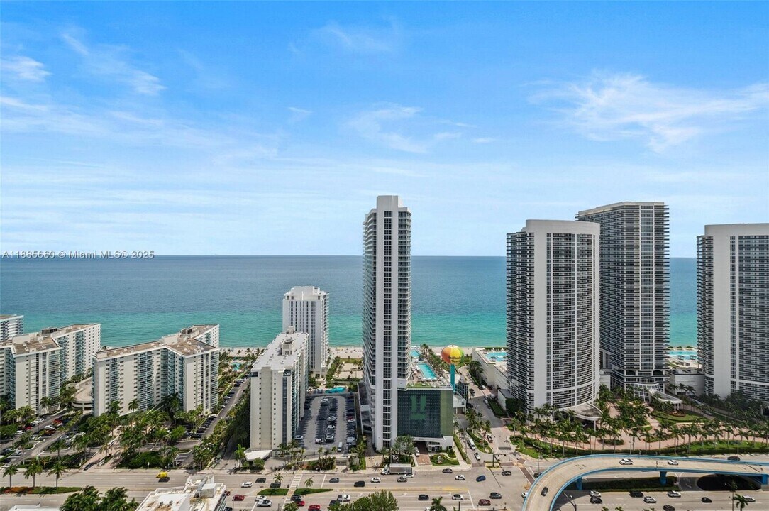 4010 S Ocean Dr in Hollywood, FL - Building Photo