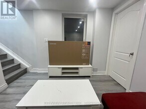 3432 Fountain Park Ave in Mississauga, ON - Building Photo - Building Photo