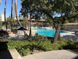350 N Civic Dr, Unit 206 in Walnut Creek, CA - Building Photo
