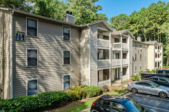 Shadow Lake Apartments in Doraville, GA - Foto de edificio - Building Photo