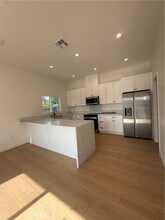 13507 Cantara St in Los Angeles, CA - Building Photo - Building Photo