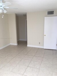 7175 Orange Dr, Unit 303H in Davie, FL - Building Photo - Building Photo