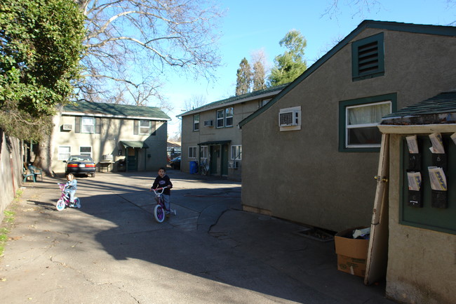 1930 Arcadian Ave in Chico, CA - Foto de edificio - Building Photo