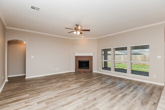 220 Arrowhead Dr in Burleson, TX - Building Photo - Building Photo