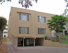 335 N Oakhurst Dr in Beverly Hills, CA - Building Photo - Building Photo