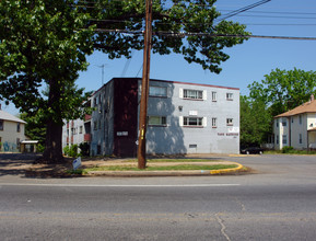 Park Gardens in Hyattsville, MD - Building Photo - Building Photo