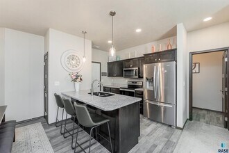 6901 W Gresford Pl in Sioux Falls, SD - Building Photo - Building Photo