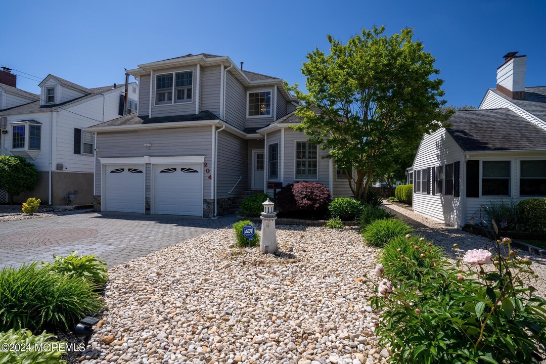 204 New Jersey Ave in Point Pleasant Beach, NJ - Building Photo