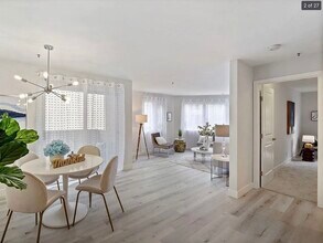 6400 Christie Ave, Unit 4202 in Emeryville, CA - Building Photo - Building Photo