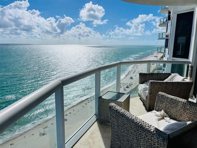 6365 Collins Ave in Miami, FL - Foto de edificio - Building Photo