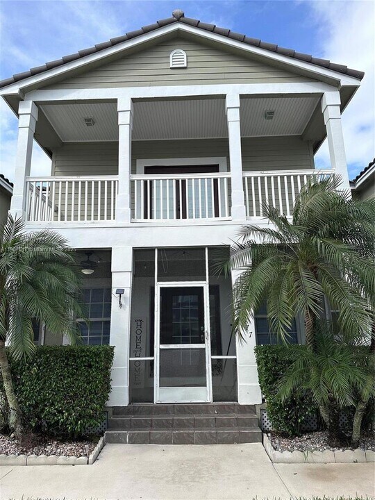 10577 NW 56th Pl in Coral Springs, FL - Building Photo