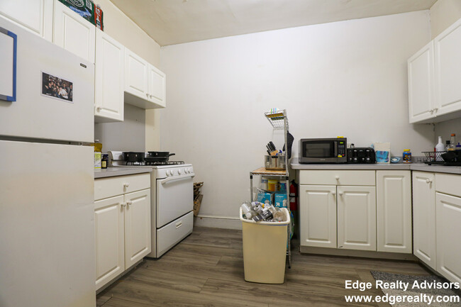 21 Egmont St, Unit 2 in Brookline, MA - Building Photo - Building Photo