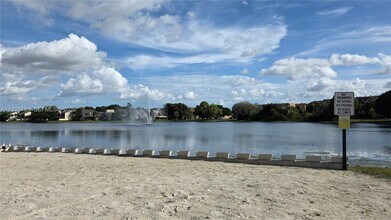 9375 Fontainebleau Blvd in Miami, FL - Building Photo - Building Photo