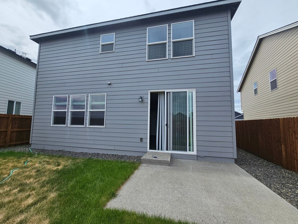 2906 Longhorn Lp in Ellensburg, WA - Foto de edificio