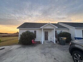 4684 Weyerhaeuser Rd in Ayden, NC - Building Photo