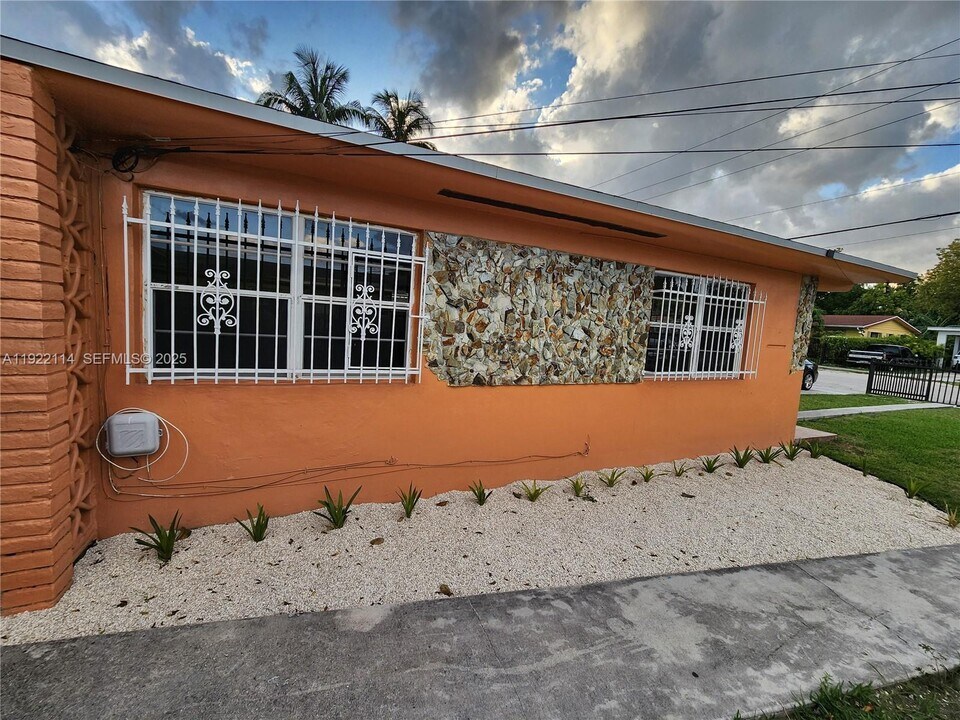 1340 NE 146th St in North Miami, FL - Building Photo