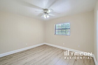 321 Hollow Tree Drive Seffner FL in Seffner, FL - Building Photo - Building Photo