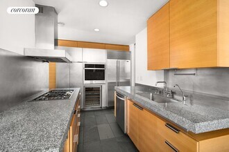 300 E 85th St in New York, NY - Building Photo - Building Photo