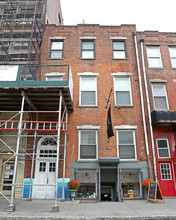 96 W Houston St in New York, NY - Building Photo - Building Photo