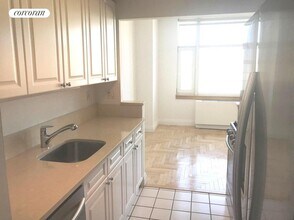 404 E 76th St in New York, NY - Building Photo - Building Photo