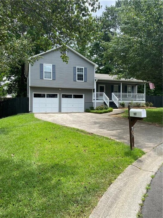 107 Ivy Green Ct in Dallas, GA - Building Photo