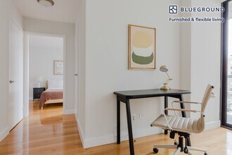 235 W 48th St in New York, NY - Building Photo - Building Photo
