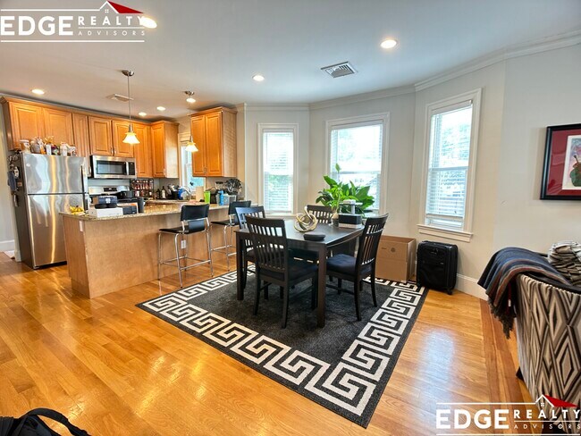 9 Montfern Ave, Unit 1 in Boston, MA - Foto de edificio - Building Photo
