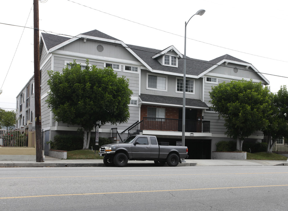 12249 Oxnard St in North Hollywood, CA - Building Photo