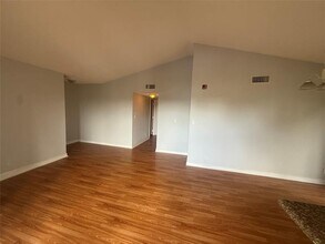 7620 Westwood Dr in Tamarac, FL - Building Photo - Building Photo