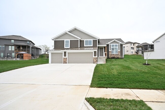 2407 Windmill Cir in Platte City, MO - Building Photo - Building Photo