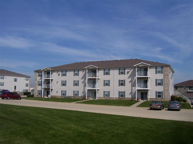 Clearwater Crest Apartments in Bloomington, IL - Foto de edificio