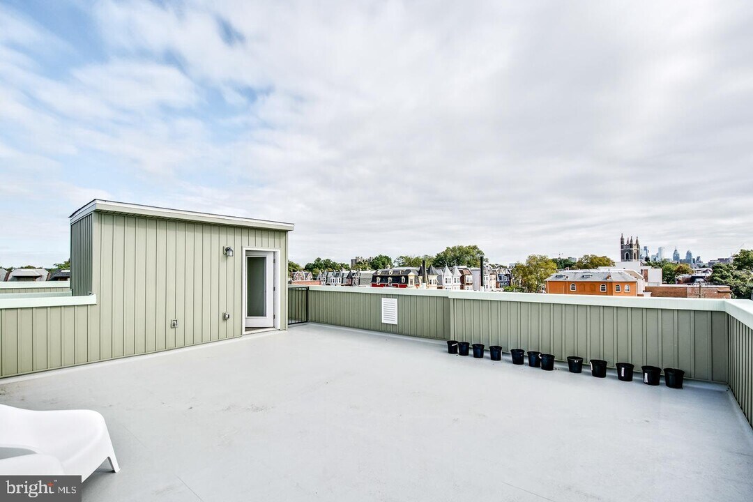 4912 Baltimore Ave-Unit -3R in Philadelphia, PA - Building Photo