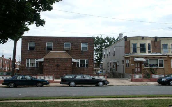 6807-6811 Bradford St in Philadelphia, PA - Building Photo