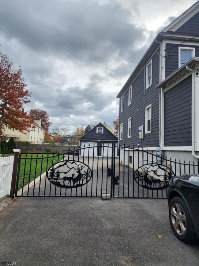 30 E 15th St in Linden, NJ - Building Photo - Building Photo