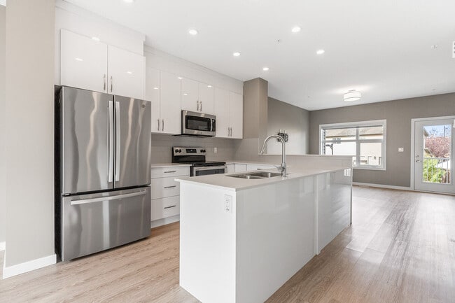 property at 1631 Hammond Cres NW